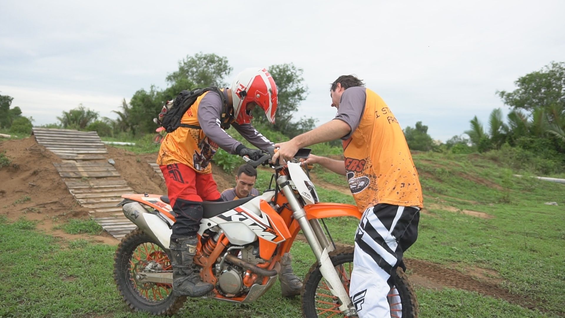 Huấn Luyện Kỹ Năng Chạy Xe Cào Cào Địa Hình Căn Bản